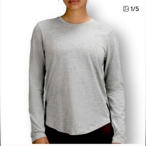 Lululemon Love T Crew Neck in grey